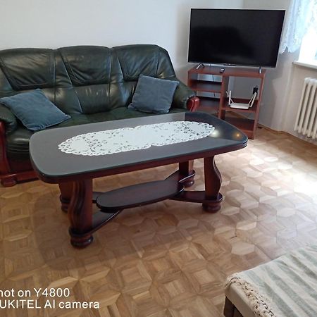 Byt - Apartman - Robotnicka บราติสลาวา ภายนอก รูปภาพ